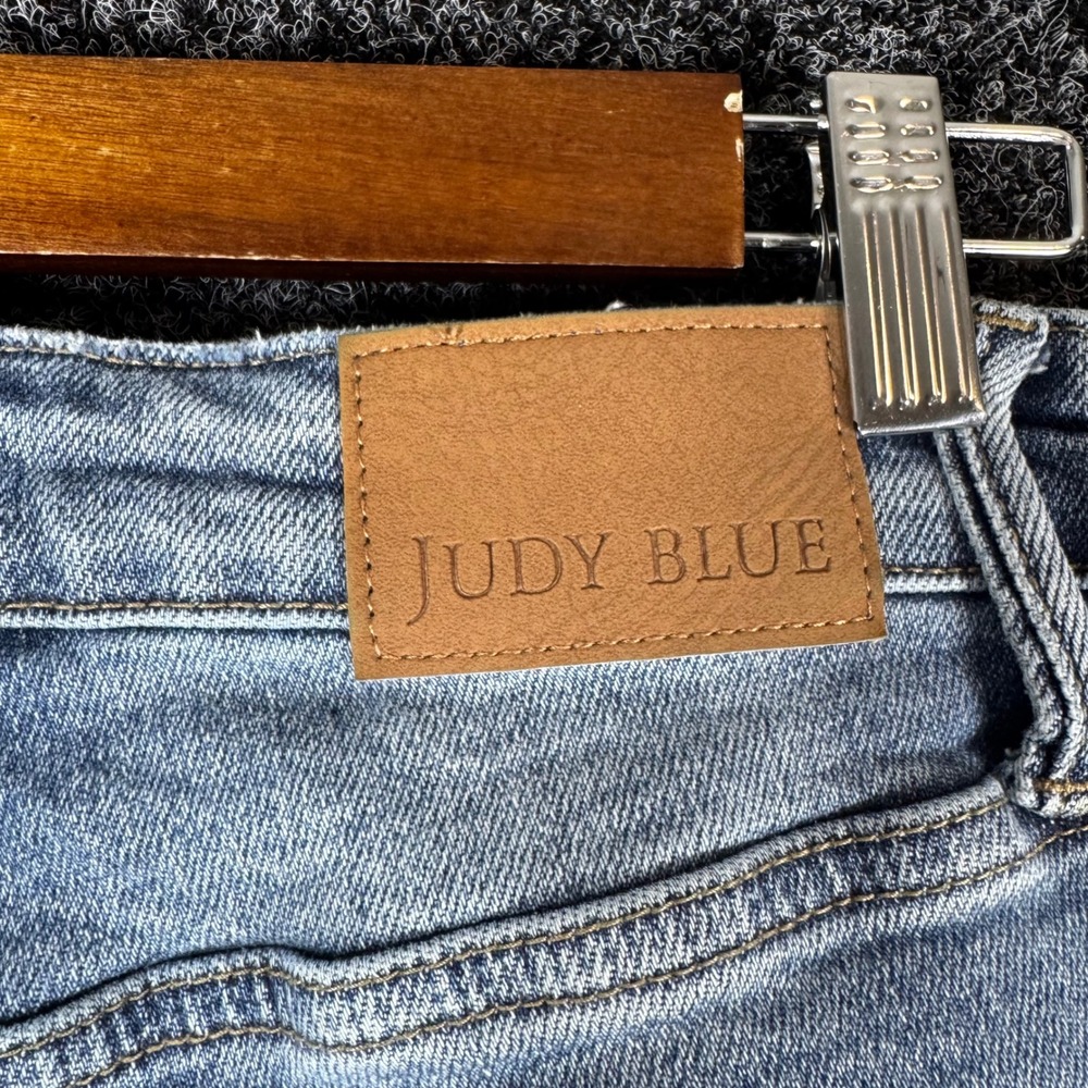 Judy Blue Distressed High Rise Straight Leg Jean Light Wash Raw Hem 9/29 JB88736 - Picture 10 of 10